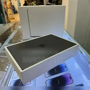 New Laptop Apple MacBook Air 2022 M2 8GB Apple M2 SSD 512GB