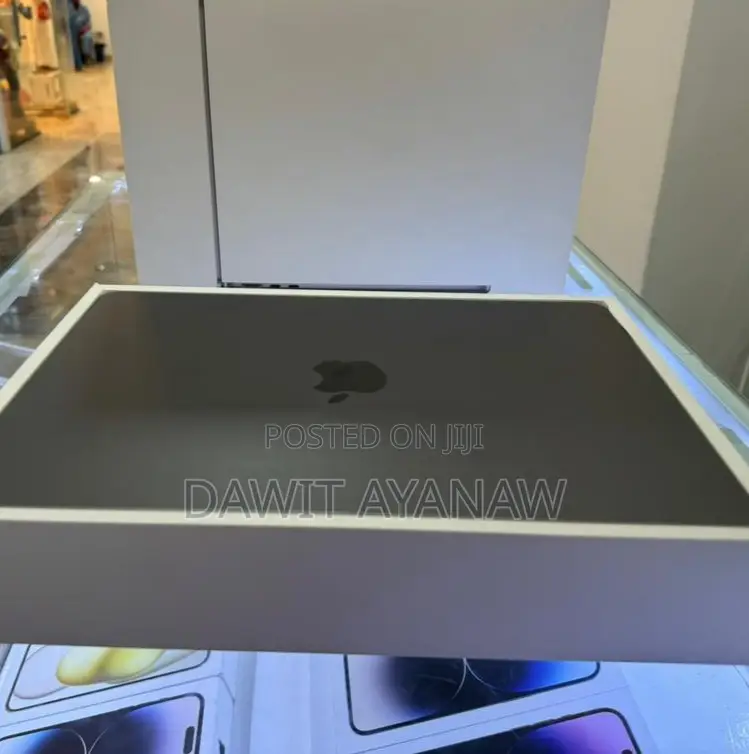 New Laptop Apple MacBook Air 2022 M2 8GB Apple M2 SSD 512GB