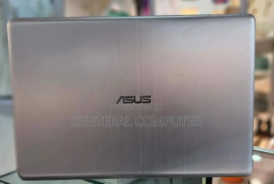 New Laptop Asus VivoBook E12 E203NA 8GB Intel Core I7 HDD 1T