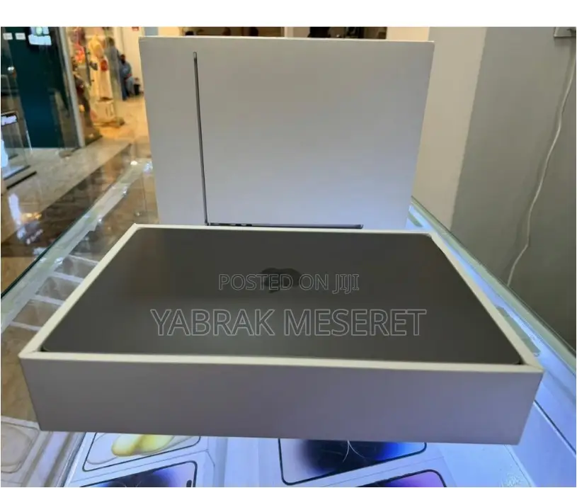 New Laptop Apple MacBook Air 2022 M2 8GB Apple M2 SSD 512GB