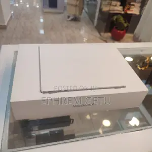 Photo - New Laptop Apple MacBook Air 2022 M2 8GB Apple M2 SSD 512GB