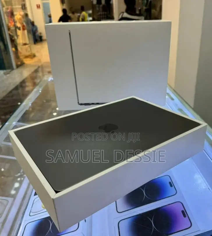 New Laptop Apple MacBook Air 2022 M2 8GB SSD 512GB