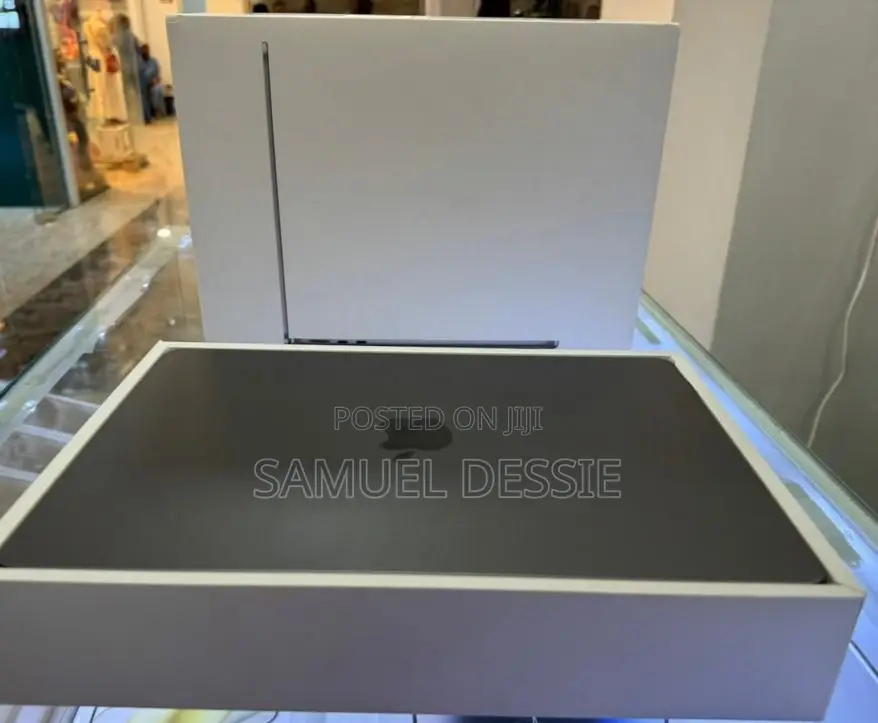 New Laptop Apple MacBook Air 2022 M2 8GB SSD 512GB