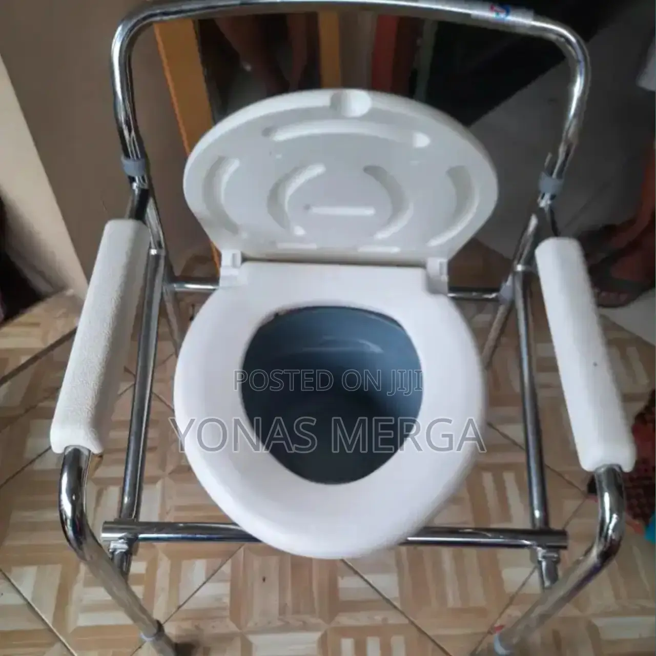 Commode Chair Suitable for Disabled,Seniors, Pregnant Woman