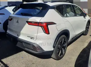 Photo - New Mitsubishi Airtrek 135 kW FWD 2023 White