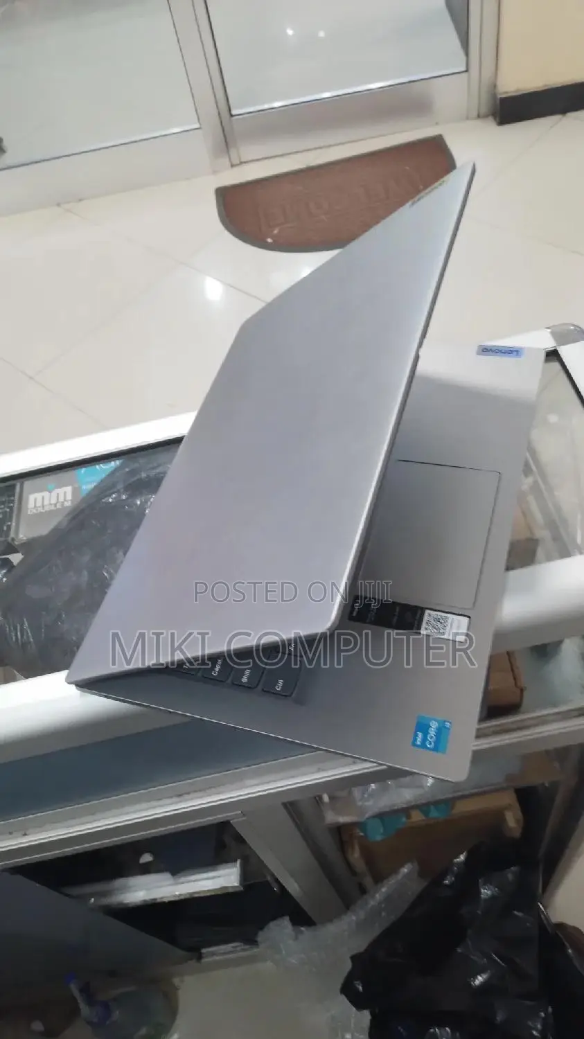 New Laptop Lenovo IdeaPad Z570 8GB Intel Core I3 SSD 256GB