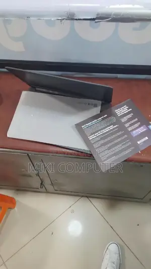 New Laptop Lenovo 8GB Intel Core i5 SSD 512GB