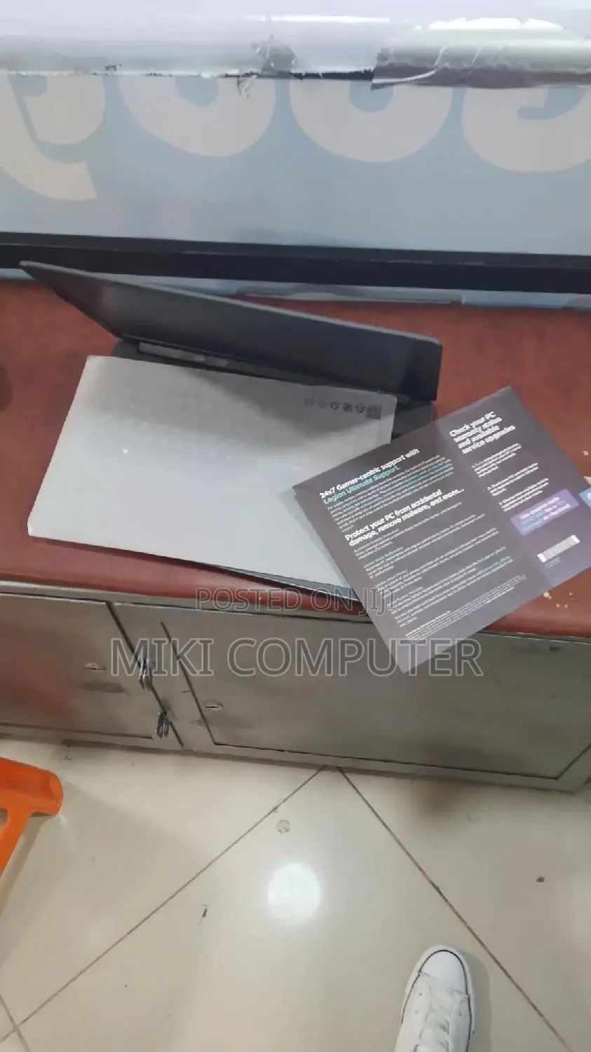 New Laptop Lenovo 8GB Intel Core i5 SSD 512GB