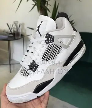Photo - Jordan 4 Retro