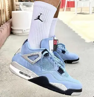 Photo - Jordan 4 Blue