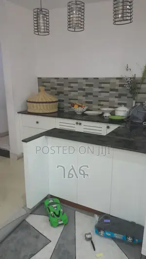 3bdrm Apartment in አያት አካባቢ በጣም በጥሩ, Bole for sale