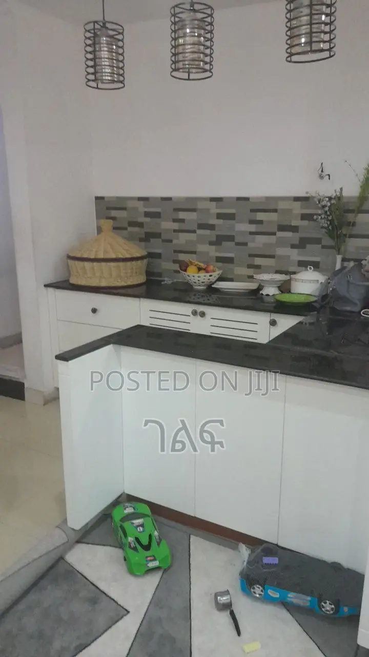 3bdrm Apartment in አያት አካባቢ በጣም በጥሩ, Bole for sale