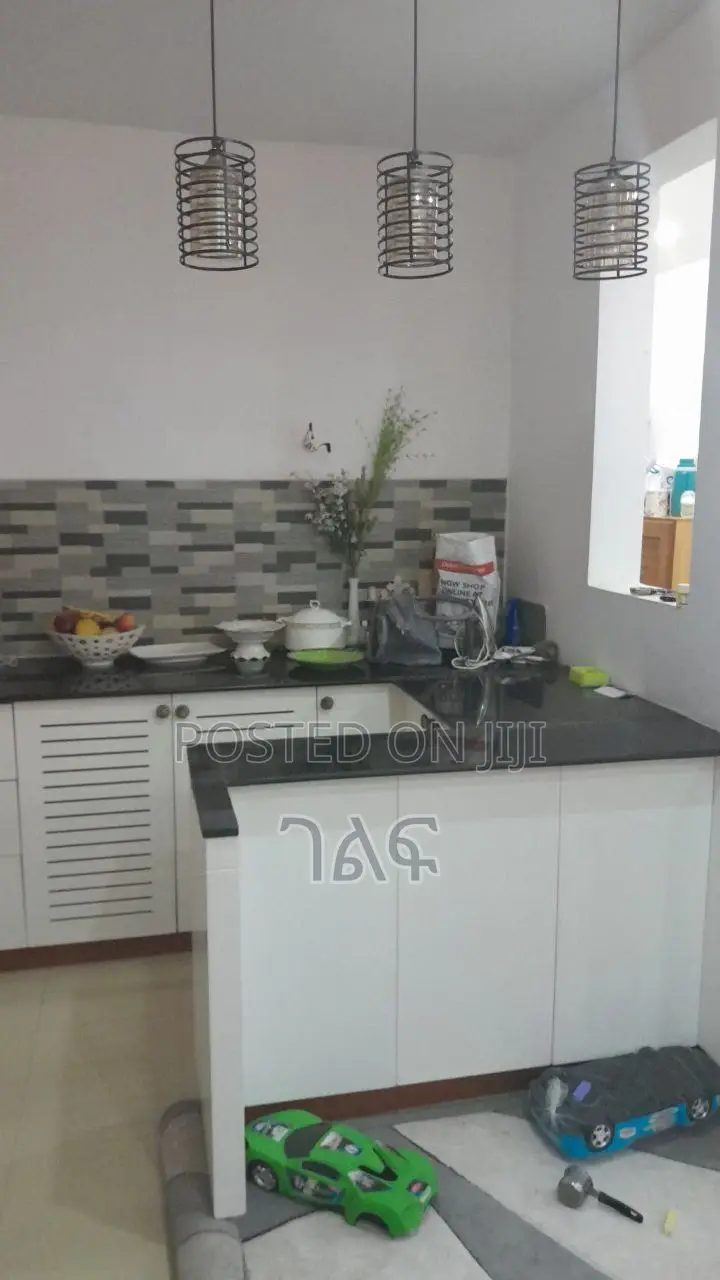 3bdrm Apartment in አያት አካባቢ በጣም በጥሩ, Bole for sale