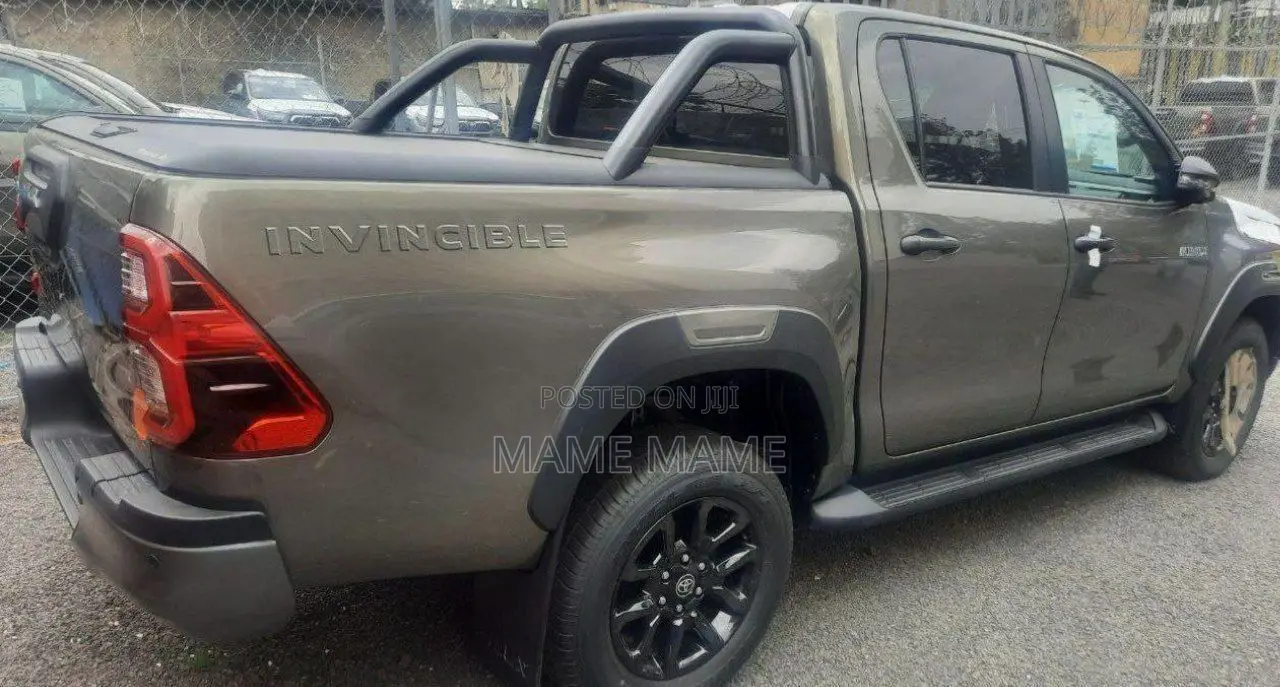 New Toyota Hilux 2022 Gray