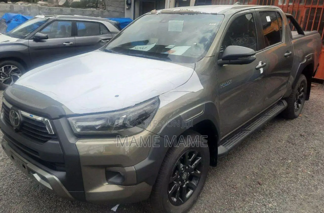 New Toyota Hilux 2022 Gray