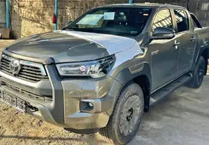 New Toyota Hilux 2022 Gray