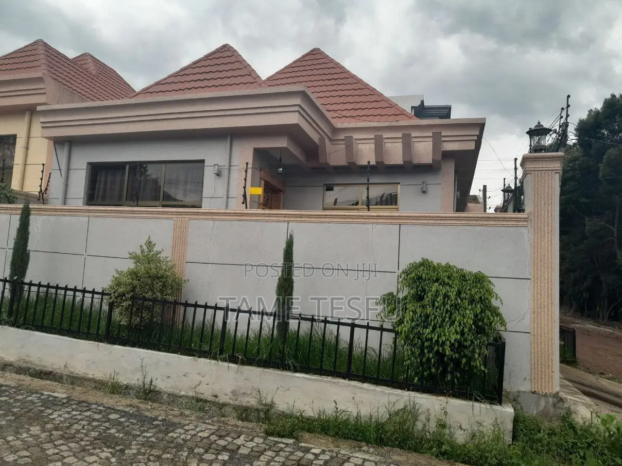 Furnished 3bdrm Villa in Summit, Bole for sale