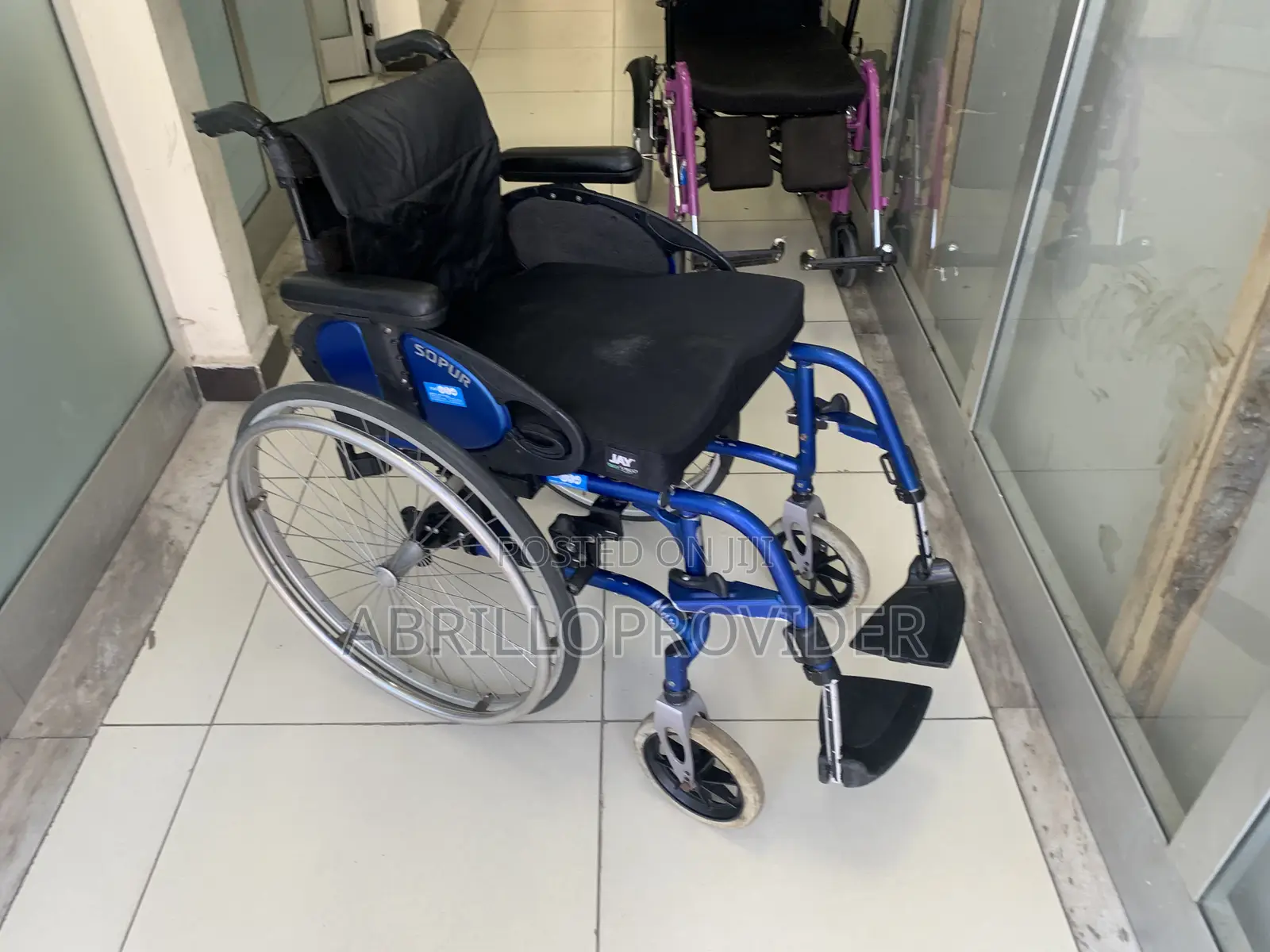 Wheelchair<Comfortable Wheelchair<Wheelchair<Second>Wheel