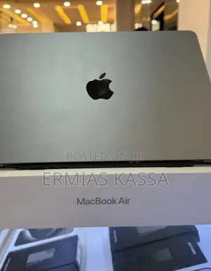 Photo - New Laptop Apple MacBook Air 2022 M2 8GB Apple M2 SSD 512GB