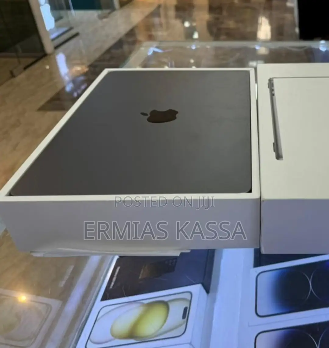 New Laptop Apple MacBook Air 2022 M2 8GB Apple M2 SSD 512GB