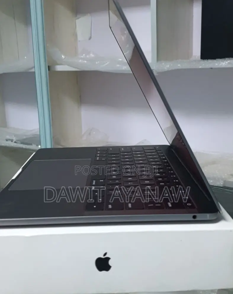 New Laptop Apple MacBook Pro 2017 8GB Intel Core I5 SSD 128GB