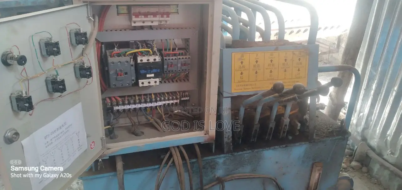 የሚሸጥ ብሎኬት ማምረቻ ማሽን