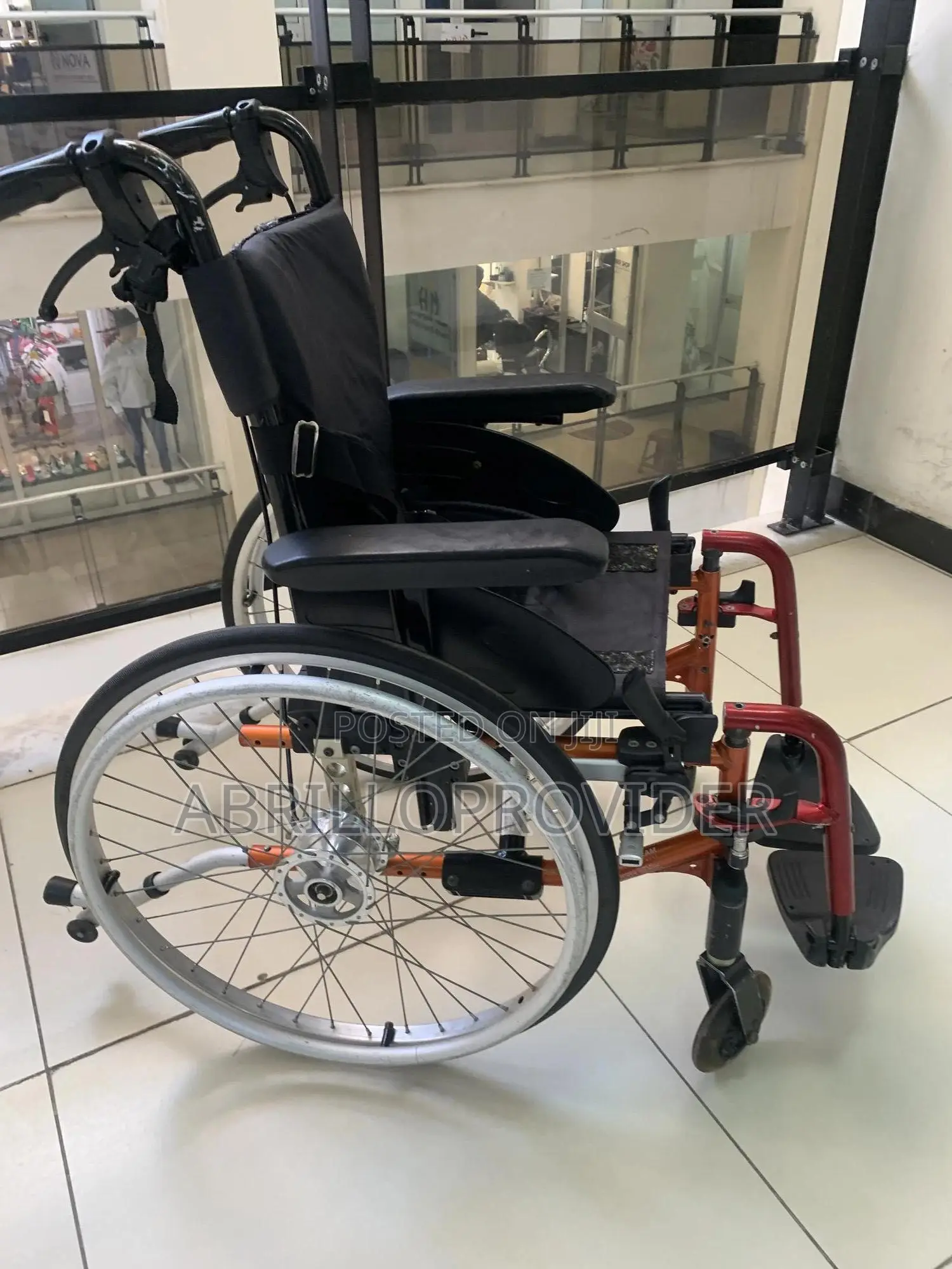 ቤልት ያለው Wheelchair<Hand Breaks Kids Wheelchair”Wheelchair