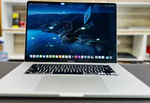Photo - New Laptop Apple MacBook Pro 2018 16GB Intel Core I7 SSD 512GB