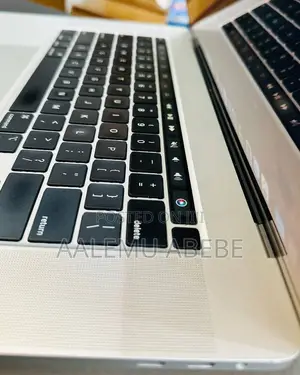 New Laptop Apple MacBook Pro 2018 16GB Intel Core I7 SSD 512GB