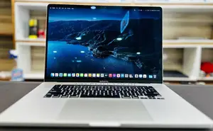 New Laptop Apple MacBook Pro 2018 16GB Intel Core I7 SSD 512GB