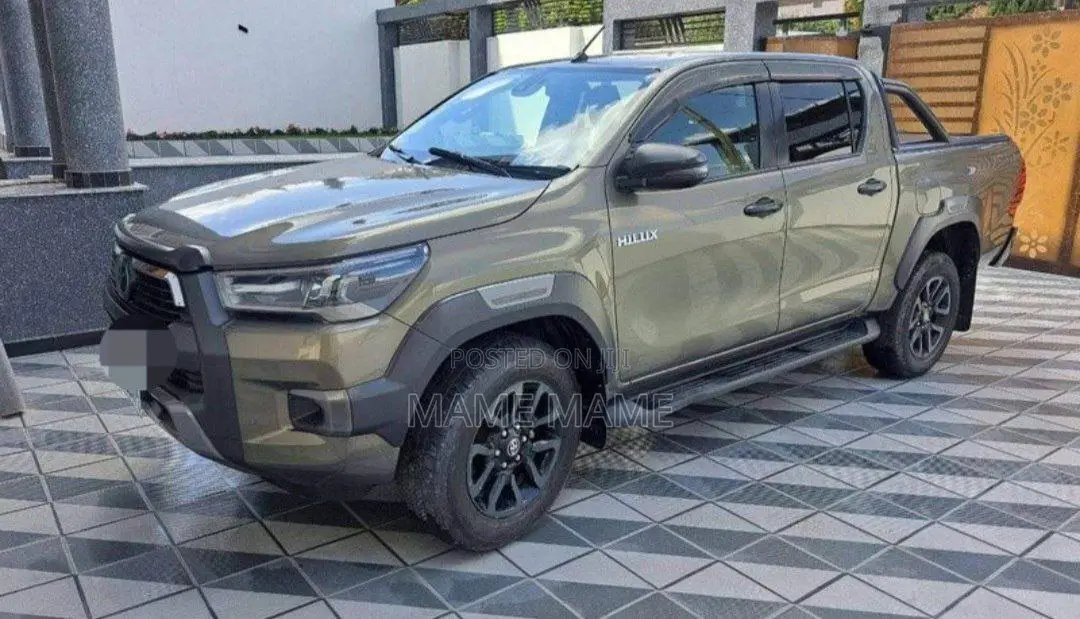 New Toyota Hilux 2022 Gray