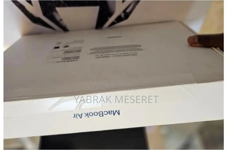 New Laptop Apple MacBook Air 2022 M2 8GB Apple M2 SSD 256GB