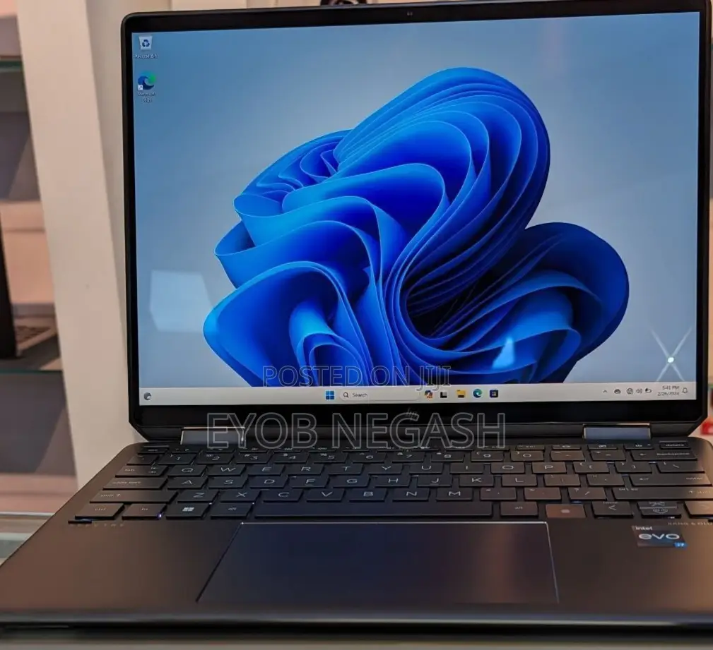 New Laptop HP Spectra 13 32GB Intel Core I7 SSD 1T