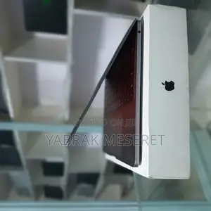 New Laptop Apple MacBook Pro 2017 8GB Intel Core i5 SSD 128GB