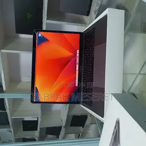 New Laptop Apple MacBook Pro 2017 8GB Intel Core i5 SSD 128GB