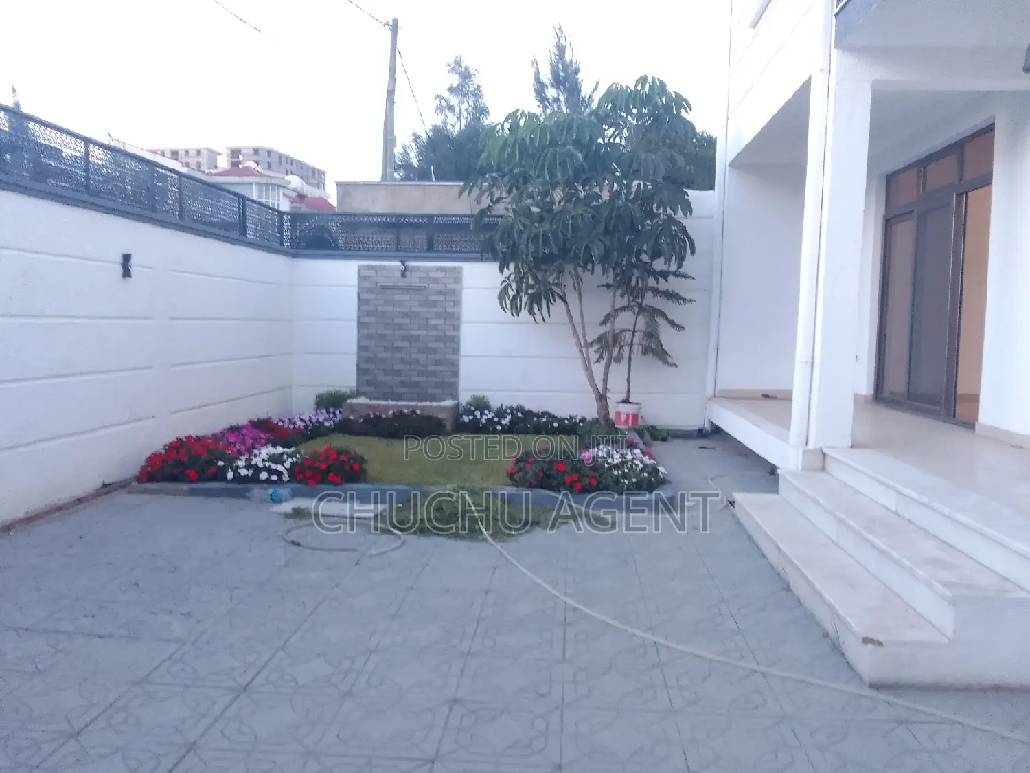 6bdrm Townhouse/Terrace in Bole for sale