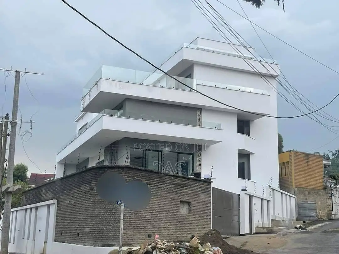10bdrm House in ቅንጡ መኖሪያ ቤት መገናኛ, Bole for sale