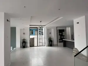 10bdrm House in ቅንጡ መኖሪያ ቤት መገናኛ, Bole for sale