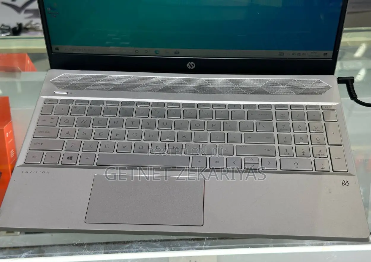 New Laptop HP Pavilion 15 8GB Intel Core I5 HDD 1T