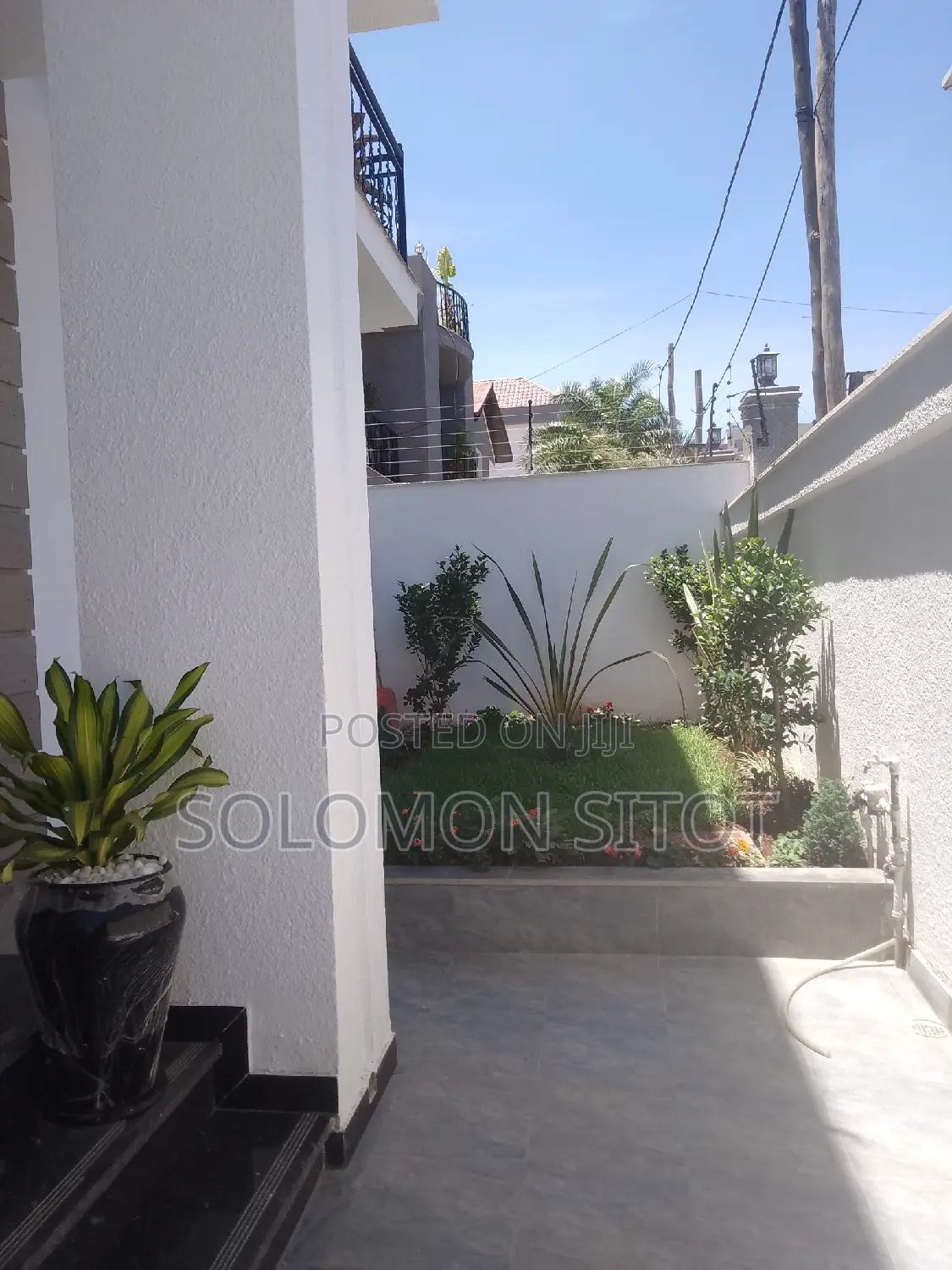 9bdrm Townhouse/Terrace in Ayat Zone 6 Compound, Yeka for sale