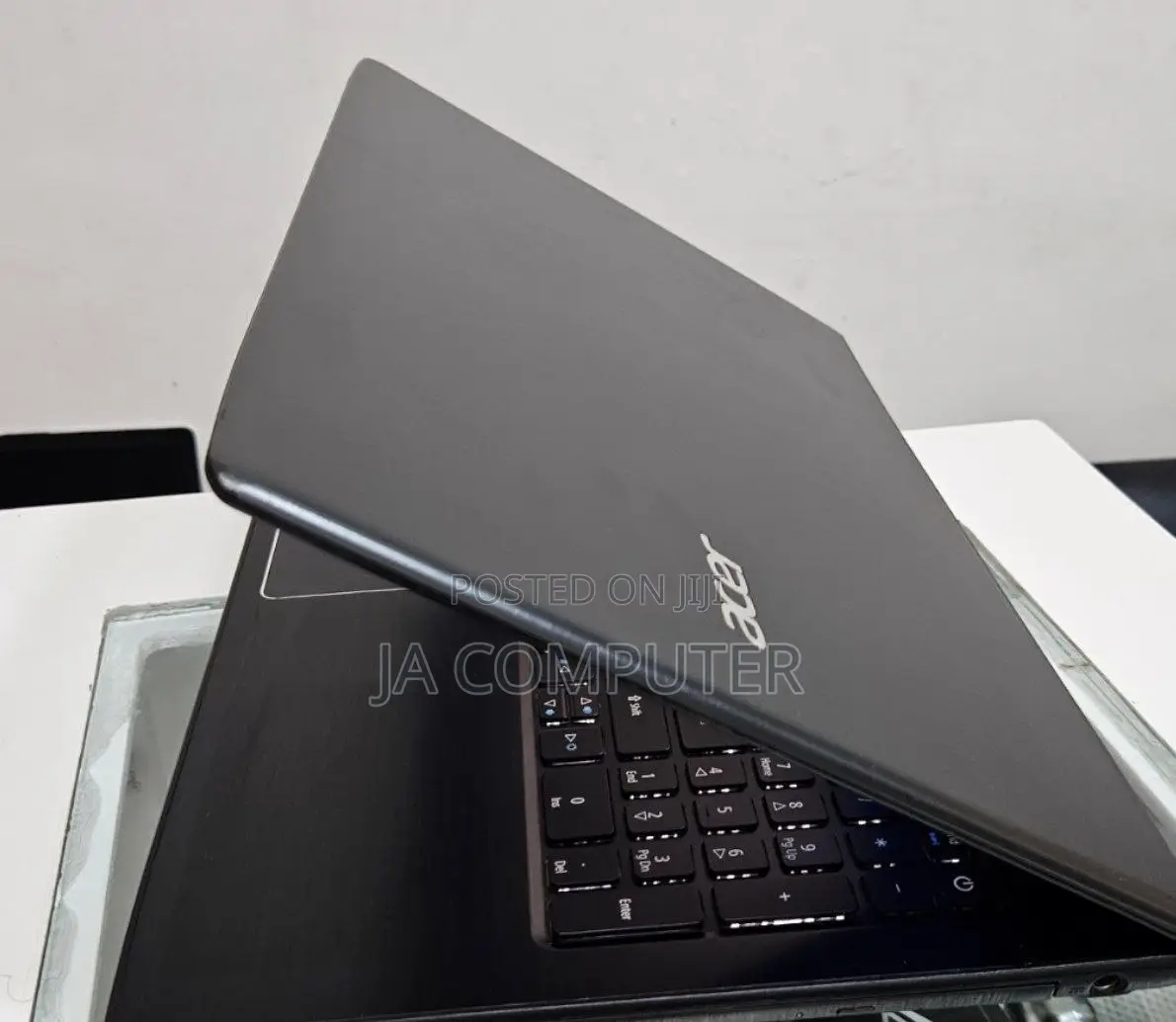 New Laptop Acer Aspire E5-571g 8GB Intel Core I3 SSD 500GB