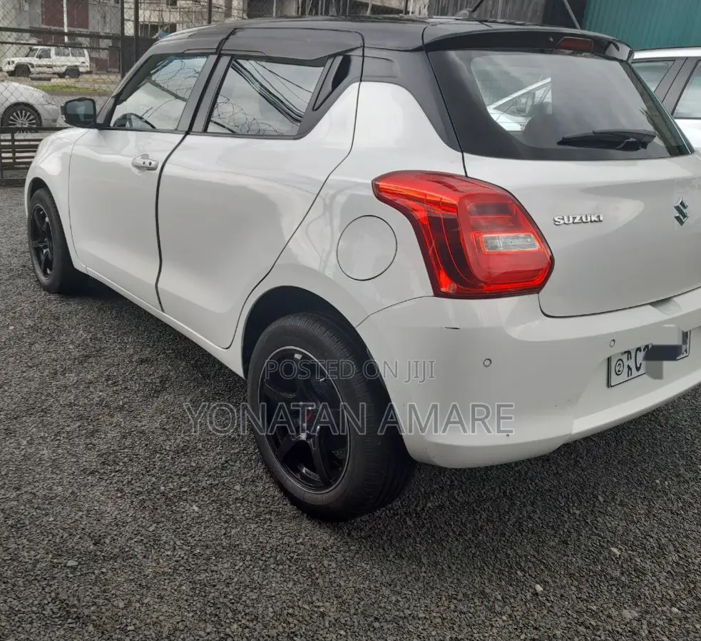 Suzuki Swift 2022 White