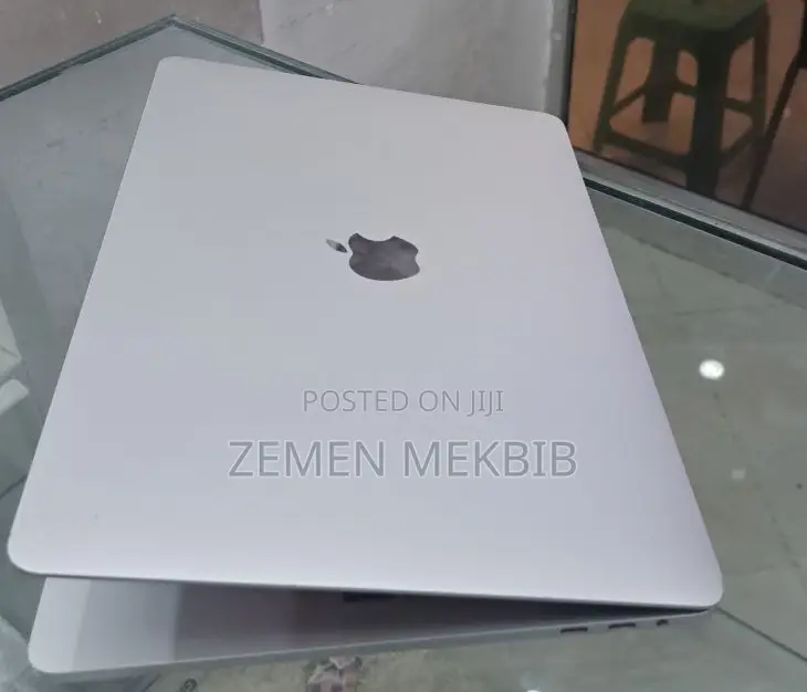 New Laptop Apple MacBook Pro 2017 8GB SSD 256GB