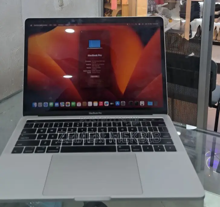 New Laptop Apple MacBook Pro 2017 8GB SSD 256GB
