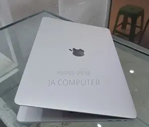 New Laptop Apple MacBook Pro 2017 8GB Intel Core I5 SSD 256GB