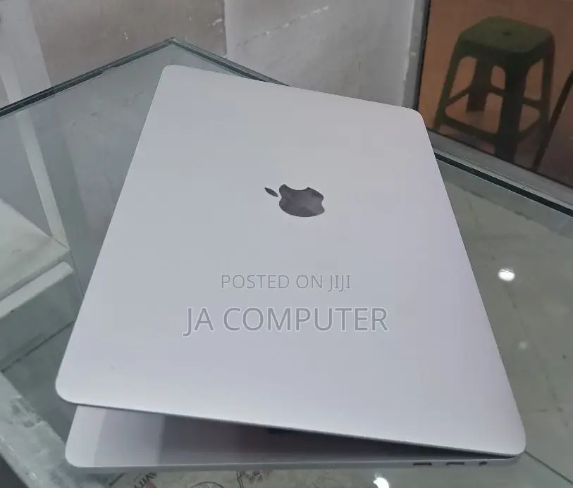 New Laptop Apple MacBook Pro 2017 8GB Intel Core I5 SSD 256GB