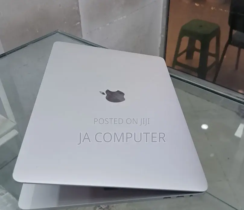 New Laptop Apple MacBook Pro 2017 8GB Intel Core I5 SSD 256GB