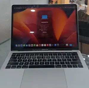 Photo - New Laptop Apple MacBook Pro 2017 8GB Intel Core I5 SSD 256GB