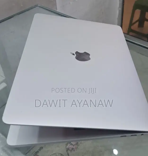 New Laptop Apple MacBook Pro 2017 8GB Intel Core I5 SSD 256GB