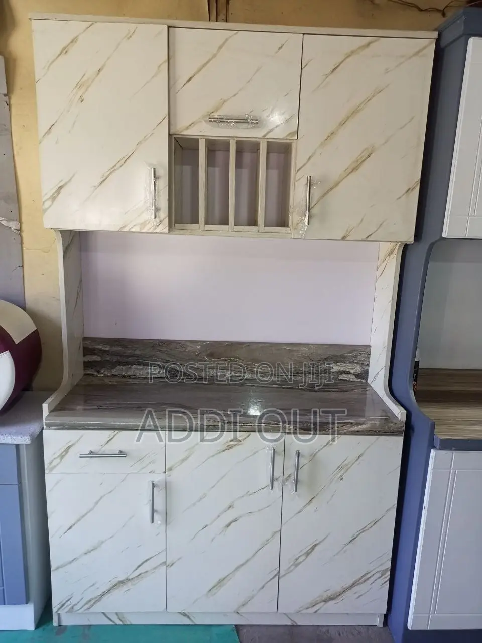 1.20 ላምኔት ኪችን